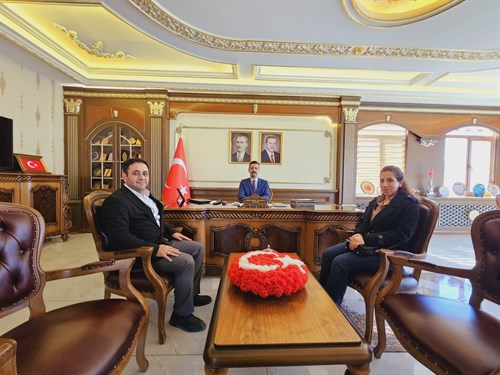Mardin İl Sağlık Müdürlüğü Halk Sağlığı Başkan Yardımcısı Fatih GÜMÜŞ Kaymakamımız Ömer Tuğrul KUNDAKÇI'ya ziyarette bulundu.